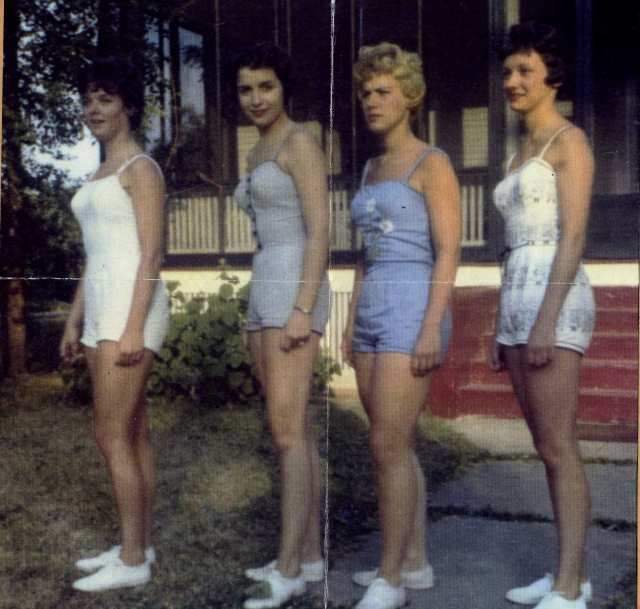 l/r- Bonnie Montgomery, Barb Thomas, Jackie Gollwitzer, Mary Montgomery;
picture taken by Kitty Burke